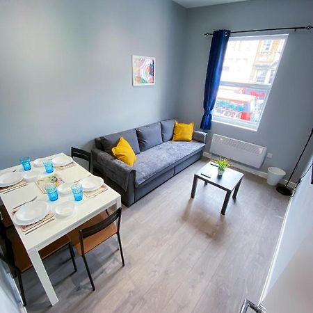 Stylish 1 Bedroom Flat In Wood Green Лондон Екстериор снимка