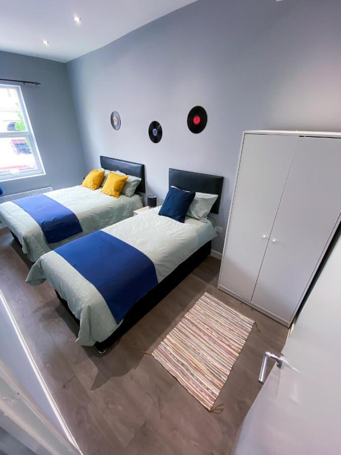 Stylish 1 Bedroom Flat In Wood Green Лондон Екстериор снимка