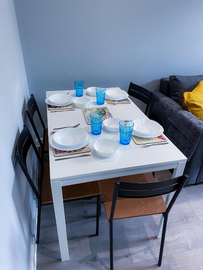 Stylish 1 Bedroom Flat In Wood Green Лондон Екстериор снимка