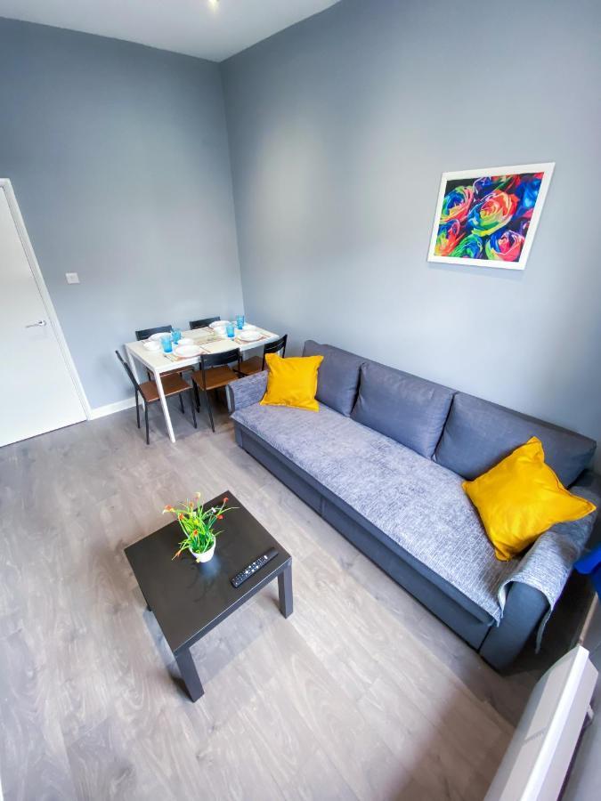 Stylish 1 Bedroom Flat In Wood Green Лондон Екстериор снимка