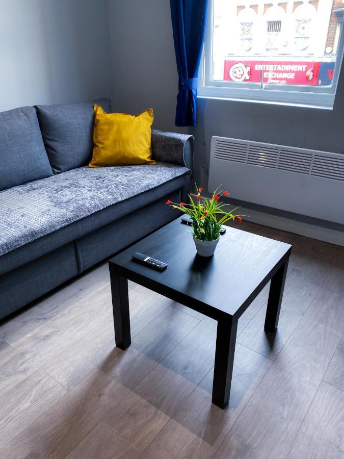 Stylish 1 Bedroom Flat In Wood Green Лондон Екстериор снимка