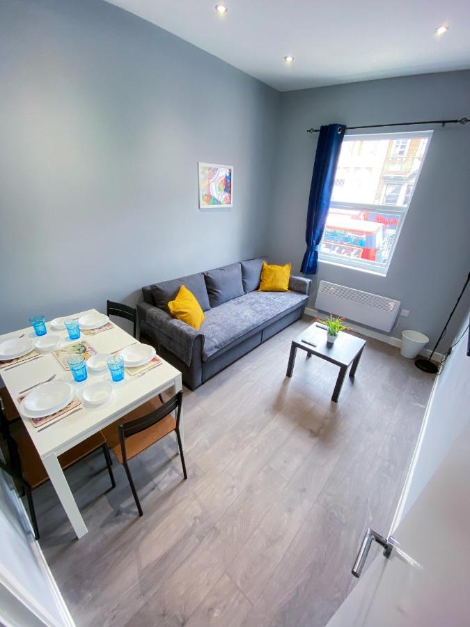 Stylish 1 Bedroom Flat In Wood Green Лондон Екстериор снимка