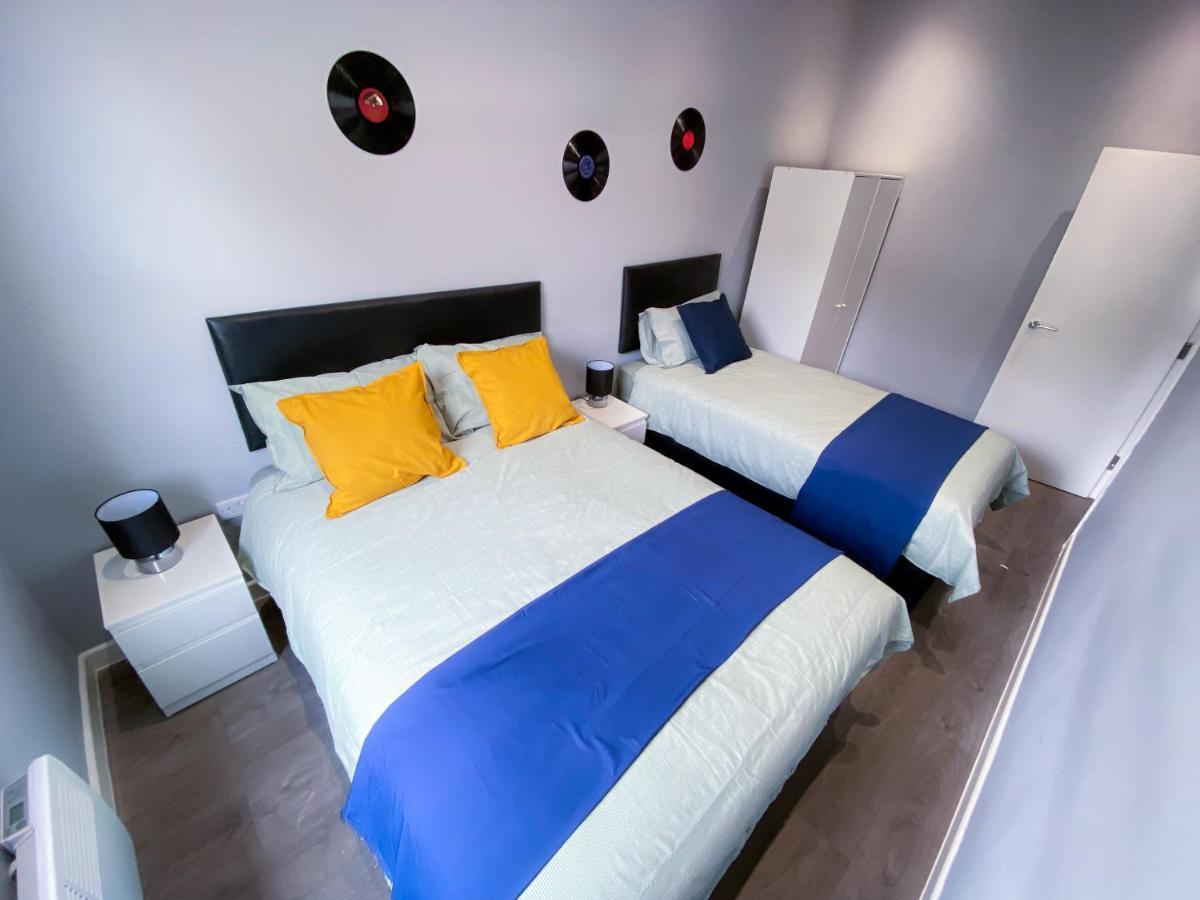 Stylish 1 Bedroom Flat In Wood Green Лондон Екстериор снимка