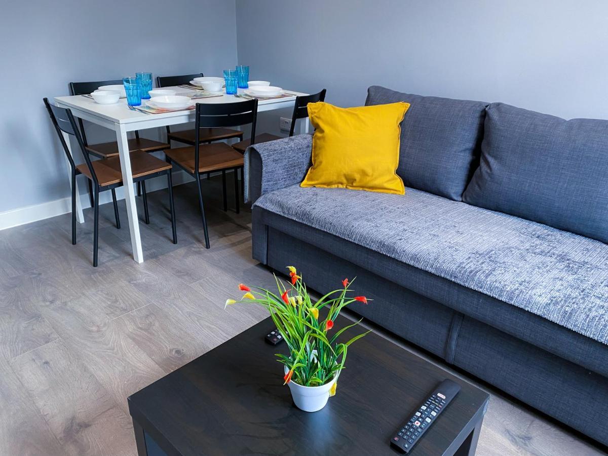Stylish 1 Bedroom Flat In Wood Green Лондон Екстериор снимка